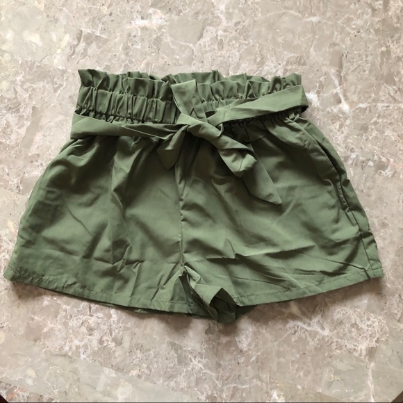 Stretchy Tie Front Shorts - Picture 3 of 6